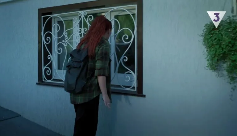 Момент из 12 серии 1 сезона